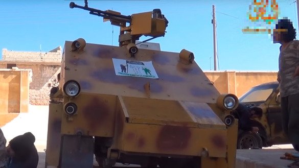 На снимке с видео в YouTube показан бронированный автомобиль, принадлежащий «Отряду Имама Бухари» (ОИБ), в провинции Идлиб, Сирия. Видео было загружено 12 апреля.