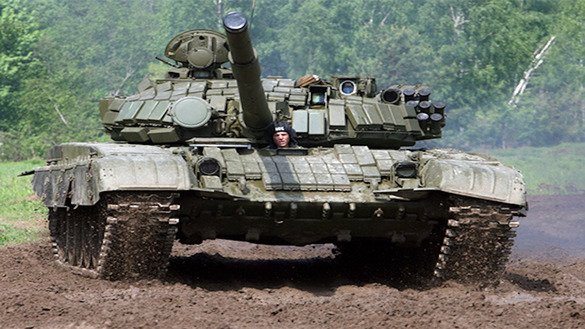 Россиянинг декабрь ойида Тожикистонга тақдим этган ҳарбий кўмаги суратда кўрсатилган Т-72Б1 танкларини ҳам ўз ичига олган. Россия уларни «Тожикистон-Афғонистон чегарасини мустаҳкамлашга қўшилган ҳисса» деб атаган. (Россия мудофаа вазирлиги)