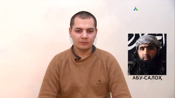 26-летний Шерзод Джураев из Иштиханского района Самаркандской области воевал в Сирии в рядах выступающей на стороне ИГ группировки "Джамаат ат-Таухид валь-Джихад" под командованием Абу Салоха из Кыргызстана. Узбекское ТВ сообщило об этом 14 февраля. Джураев показан рядом со своим бывшим командиром.