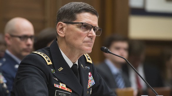АҚШ Марказий Қўмондонлигининг қўмондони, генерал Жозеф Вотел Қуролли кучлар бўйича вакиллар палатасининг мажлисида кўрсатма бермоқда. Вашингтон, Колумбия округи, 2018 йил, 27 февраль. (Саул Лоеб / AFP)