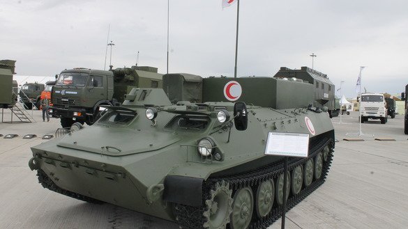 На выставке KADEX-2018 показан бронированный медицинский транспортер-эвакуатор, разработанный заводом «Казахстан инжиниринг» для оказания первой помощи и эвакуации раненых с поля боя. Астана, 24 мая 2018 г. [Айдар Ашимов]