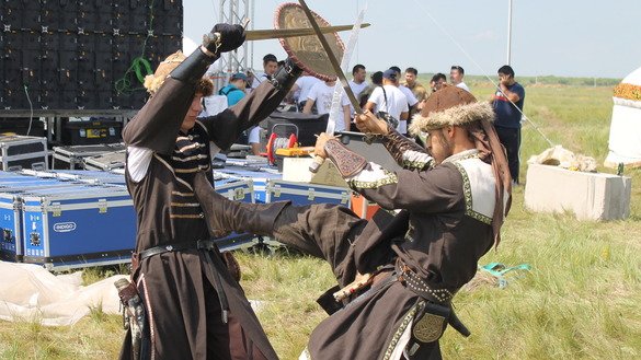 Болгарские воины репетируют перед выступлением. [Айдар Ашимов]