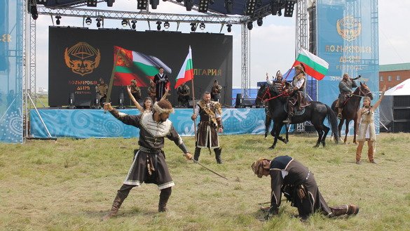 Выступает Прото-болгарская школа выживания "Бага-Тур". [Айдар Ашимов]