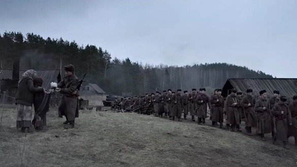 Одна из главных сцен фильма – воспроизведение битвы при Днепре. В данном скриншоте из трейлера показан марш советских войск.