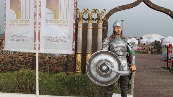 Фестиваль проходил в этноауле, построенном для туристов. На территории этноаула всё передаёт колорит жизни кочевников. [Айдар Ашимов]