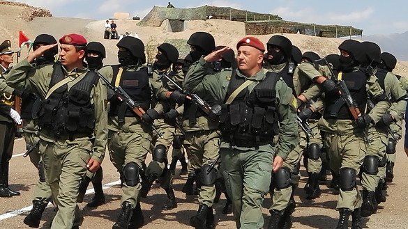 Чорухдайрон ҳарбий полигонидаги Тожикистон махсус қўшинлари, 17 сентябрь, Тожикистон. (Неъматулло Мирсаидов)