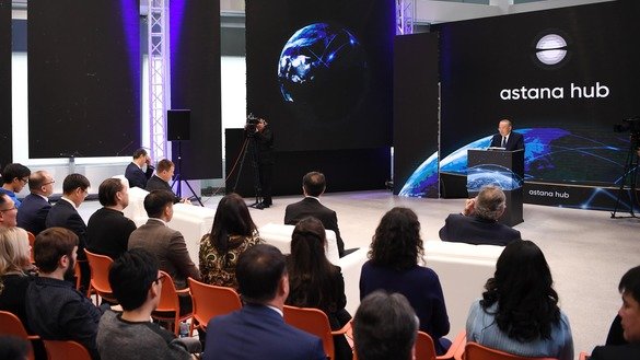 Президент Нурсултон Назарбоев 6-ноябрь куни «Astana Hub» очилишида нутқ сўзламоқда. (Айдар Ашимов)