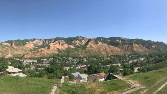 Қирғизистоннинг Мойлисой шаҳри дунёнинг энг ифлосланган 10 шаҳарларидан бири, 2017 йилнинг май ойида олинган сурат. (Асхат Сакебаев)