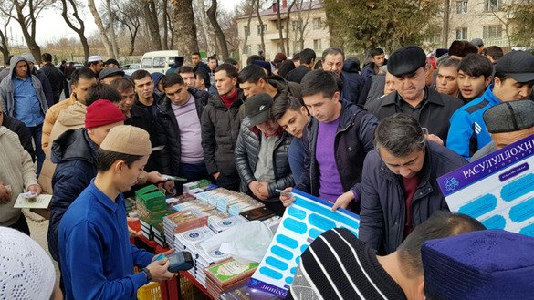 Тошкентдаги диний адабиётлар ярмаркаси, октябрь ойи. (Ўзбекистон диний ишлар қўмитаси)