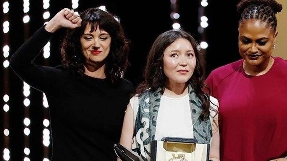Самал Еслямова во время получения приза за главную роль в фильме «Айка» на 71-м Каннском кинофестивале. Май 2018 года, [Фото из личного архива, предоставленное Самал Еслямовой]