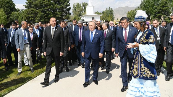Эксперты считают саммит тюркоязычных государств предвестником потенциально мощного союза стран с общей культурой и миропониманием. [Официальный сайт президента Азербайджана]