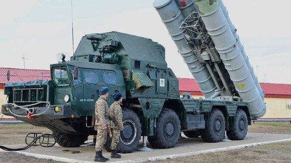 Қозоғистон ҳаво мудофааси қўшинлари 2016 йилда Остона яқинидаги Ашулук шаҳрида (Россия) халқаро мусобақада тайёргарилик кўрмоқдалар. (Қозоғистон мудофаа вазирлиги)