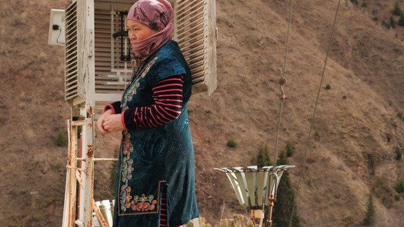 Руководитель метеорологической станции в Кыргызстане. [ Кристина Штульбергер / Zoï Environment Network].