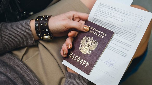 Сўнгги йилларда қозоғистонликлар учун Россия фуқаролиги олиш енгиллаштирилган бўлса-да, кўпчилик буни Кремлнинг Украинадаги каби авантюризмининг бошланиши бўлиши мумкинлигидан хавотирланмоқда. (Россия ташқи ишлар вазирлиги)