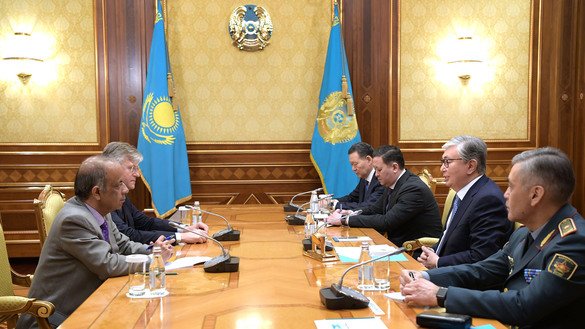 Встреча президента Казахстана Касым-Жомарта Токаева с заместителем Генерального секретаря ООН по полевой поддержке Атулом Харе. Нур-Султан, 28 мая. [Сайт президента Казахстана]