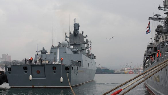 Владивостокка келиб тўхтаётган Россия крейсери, шу йилнинг январь ойи. Сўнгги йилларда Россия ҳарбий денгиз флоти бир қатор фожеали ҳалокатларни бошдан ўтказди. (Россия мудофаа вазирлиги)