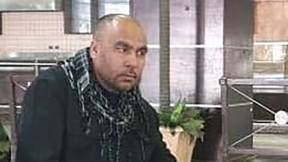 2016 йил Палмирада «Ислом давлатига» (ИД) қарши курашда муҳим роль ўйнаган «Фотимиюн» дивизияси қўмондони Абдуллоҳ Салоҳий, ўтган йили Дайр Аззорда олинган сурат. (The National томонидан тақдим этилган)