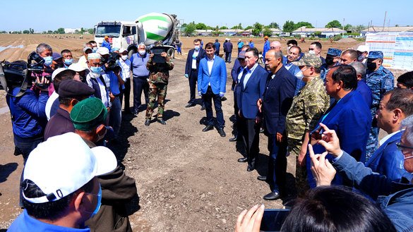 10 май куни Қозоғистон ва Ўзбекистон бош вазирлари – Асқар Мамин ва Абдулла Арипов Қозоғистоннинг Мақтаорол туманидаги Мирзакент қишлоғи аҳолиси билан учрашди. (Қозоғистон бош вазирининг матбуот хизмати)