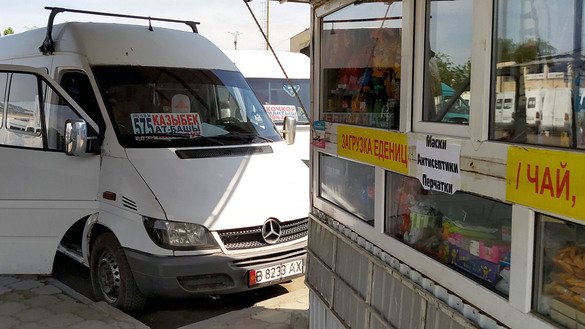 Маршрутное такси на стоянке западного автовокзала. Бишкек, 7 июня. [Максат Осмоналиев]