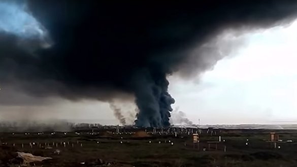 YouTube видеолавҳасидан олинган ушбу кадрда Россиянинг 8 август куни Архангельск вилоятида юз берган авария оқибатлари акс этган. Ядровий ракета синови чоғида юз берган фалокат натижасида беш ходим ҳалок бўлиб, ҳудуддаги радиация даражаси кўтарилган.