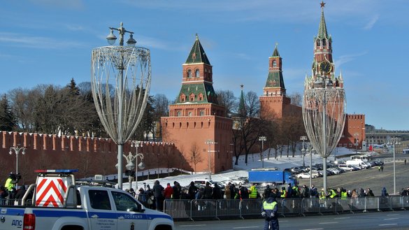 27 февраля 2015 года Немцова убили вызывающе и демонстративно, на Большом Каменном мосту напротив кремлевской стены. Политик скончался на месте от четырех пулевых ранений. Москва, 27 февраля 2021 г. [Абрахам Черняк/Каравансарай]