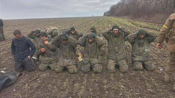 Сдающиеся российские войска. Киевская область, 1 марта. [Генштаб ВС Украины]