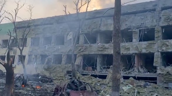 Роддом, разрушенный в ходе российского обстрела. Скриншот из видео опубликован народным депутатом Украины Дмитрием Гуриным. Мариуполь, 9 марта.
