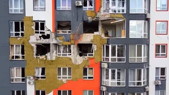Повреждения одного из крупнейших в городе жилых комплексов «Титаник». Ирпень, июнь 2022 г. [Личный архив Яны Антоновой]