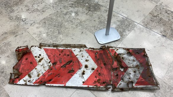 «(Виртуал реаллик) кўзойнакларини тақиб, энг майда деталларни ҳам кўра олдим. Кўчадан фақат йўл белгиси қолганини кўрдим», дейди ўзини Кирпас деб таништирган ўрта ёшли эркак Карвонсарой нашрига. [Анна Плотникова/Карвонсарой]